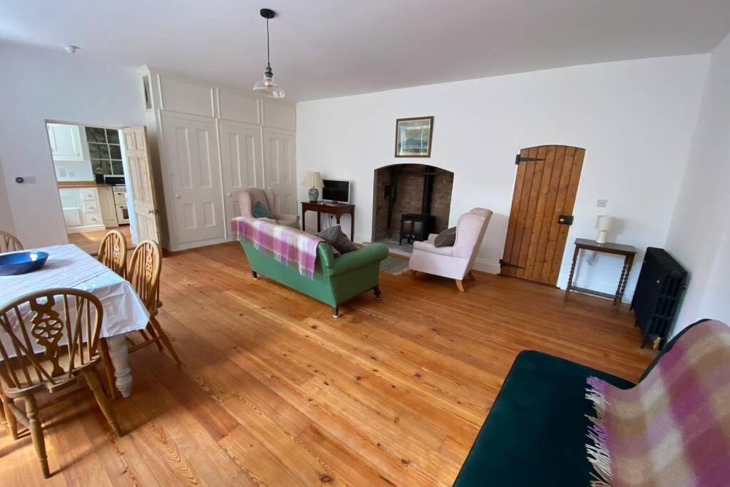 The Courtyard Apartment, Strangford Exterior photo